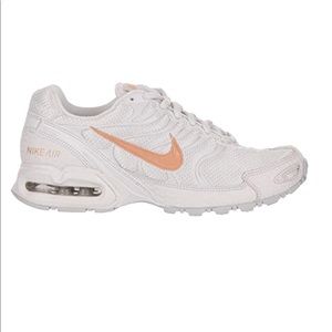 The women’s air max torch 4’s in pure platinum